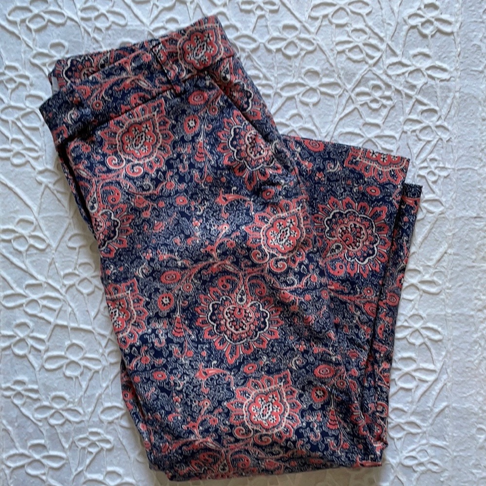 DALIA PAISLEY CAPRI PANTS